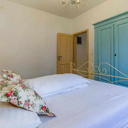 Amazing Apartment In Pula With Wifi * Pula