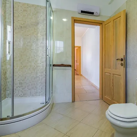 2 Bedroom Cozy In アパート プーラ
