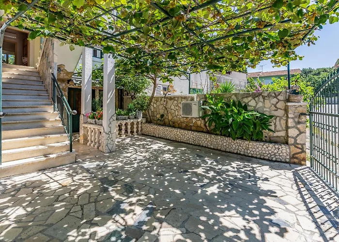 Amazing Apartment In Pula With Wifi Apartman