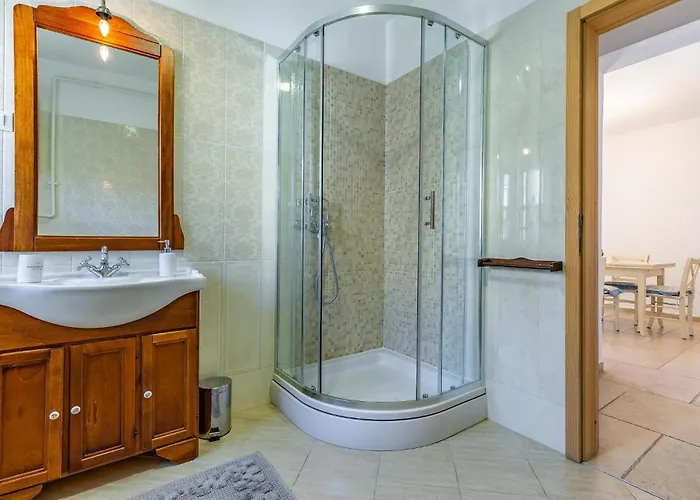 Apartman Amazing Apartment In Pula With Wifi