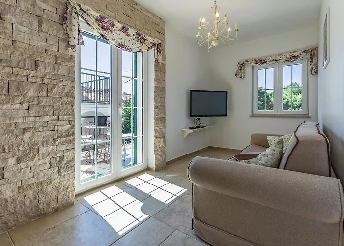 Amazing Apartment In Pula With Wifi *